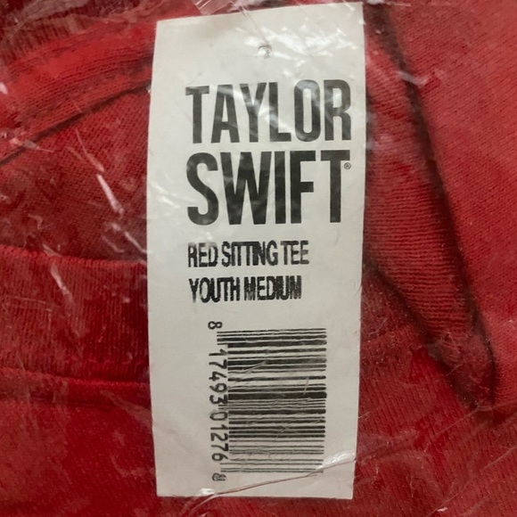 NEW TAYLOR SWIFT RED T-SHIRT - Picture 6 of 11
